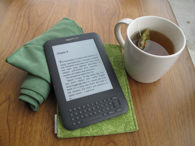 how to use a kindle dictionary when not in book